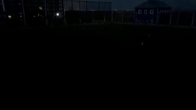 Юные футболисты тренируются в темноте на поле базы "Ротор"