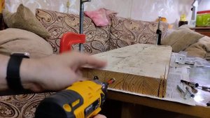 Шуруповёрт (импакт) Deko загоняет саморезы в доску. Чест?