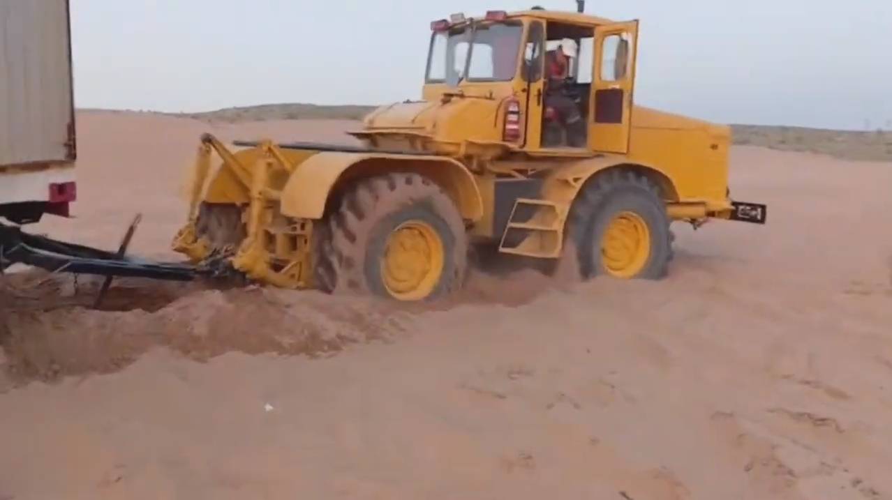 КИРОВЕЦ ЗАСТРЯЛ В ПЕСКЕ! Выедет? смотреть онлайн