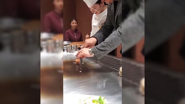 EG-0rTxHGJ8 - Lifestyle Beautiful Train Teppanyaki street food,restaurant,BBQ,Pub street#Short#Short