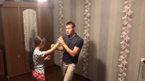 САМООБОРОНА ДЛЯ МАЛЕНЬКИХ ДЕВОЧЕК🤷♀️ПРЯМОЙ УДАР ?