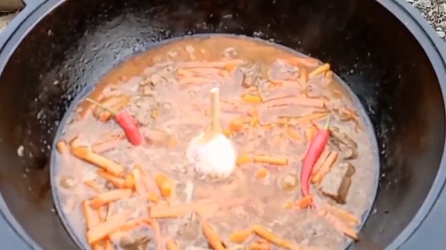Как приготовить рассыпчатый плов в казане на костре