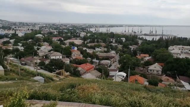 Общий вид на город Феодосию со смотровой площадки на горе Митридат смотреть онлайн