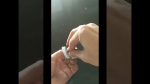 Гранта упало зеркало заднего вида с лобового стекла. К