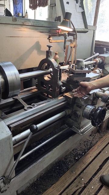 MrAnatol Rascu Токарная обработка вала в люнет #machine #shortsvideo #sh смотреть онлайн