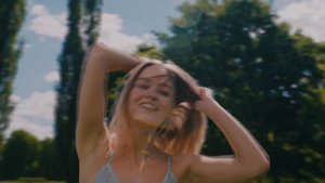 Девушка морозилась, но потом пишет что скучает как быть