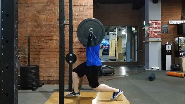 Выпады шагом вперед со штангой на груди / Front Rack Barbell Lunge смотреть онлайн