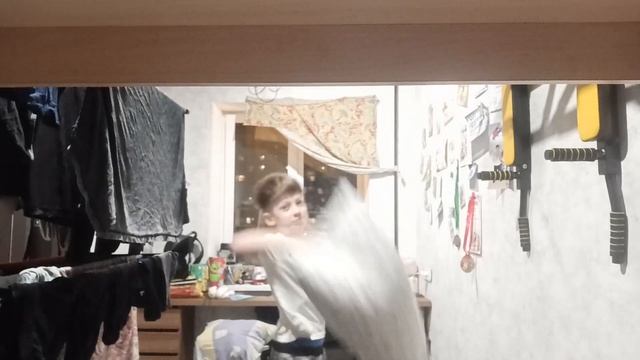 4 зад на меня падают подушки 2 часть смотреть онлайн