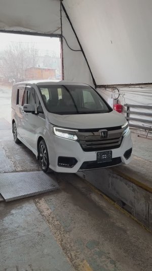 Honda Stepwgn Spada Cool Spirit 4WD смотрим днище