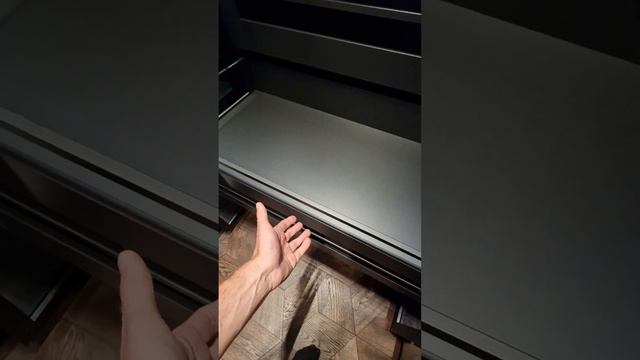 Функциональный стеклянный гардероб (полный видеообзо