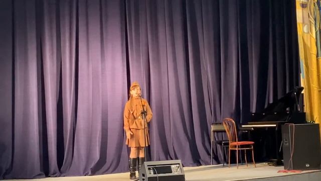 Баллада о солдате (Шёл солдат) М.Матусовский, В.Соловьев-Седой, исп. Мария Кузнецова (9 лет) смотреть онлайн