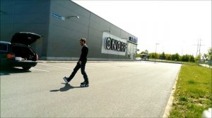 Учимся кататься на роликах задом))