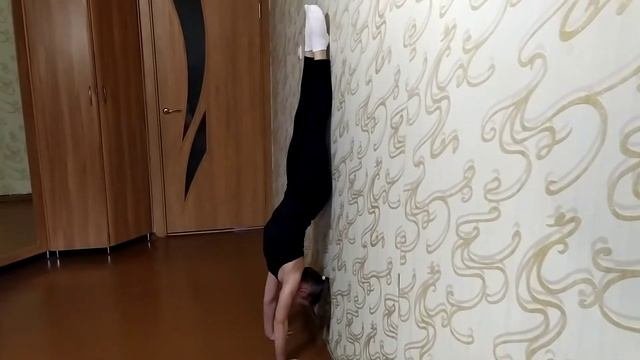 стойка на руках, тренировка, повороты в стойке на рука?