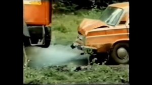 Стервятники на дорогах (1990) car chase scene