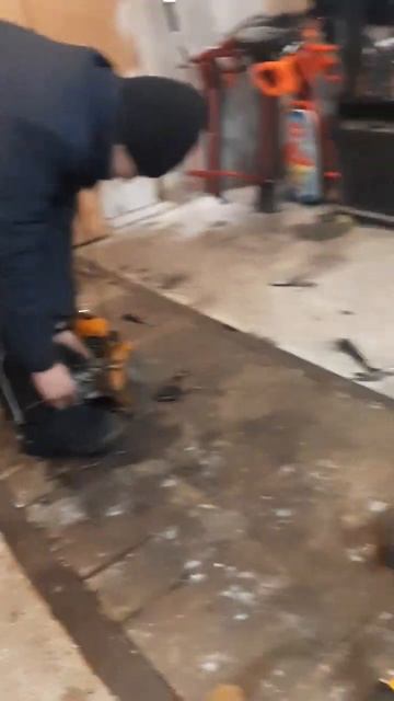 запуск бензопилы дружба с CVK карбюратором смотреть онлайн