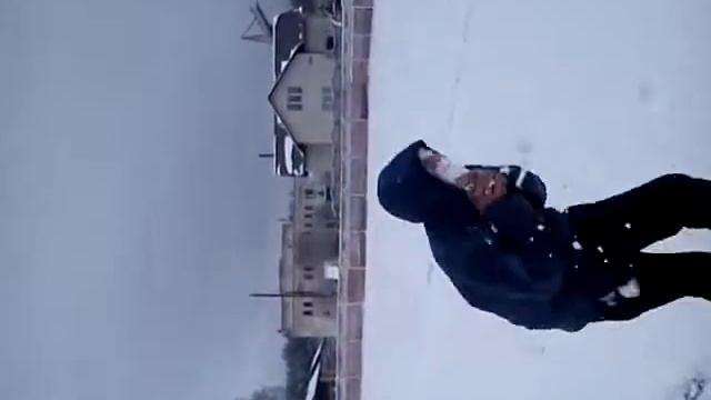 Поймал снежок смотреть онлайн