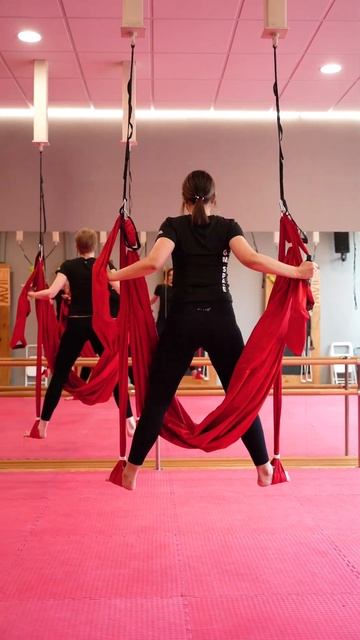 Йога в гамаках смотреть онлайн