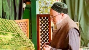 В какую руку вы получите свою книгу