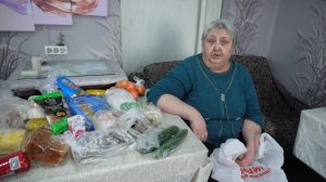 Денег нет Получала пенсию и потратила все деньги пенсионерка на продукты ПОКАЗЫВАЕМ ЧТО ОНА КУПИЛА