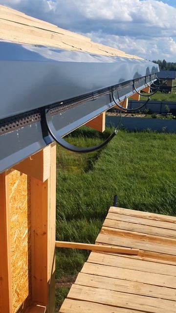 Монтаж водостоков стропила  #стропила  деревянный до? смотреть онлайн