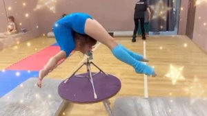 балланс на зубах, стойка на зубах, акробатика, спорт, ц?