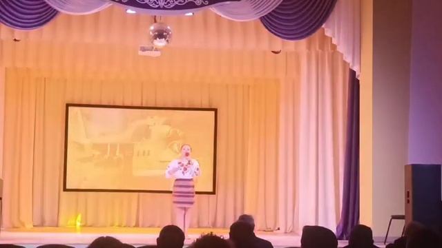 "Моя Україна" (слова і музика Альони Лисянської), виконує Катерина Ролова