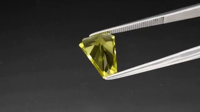 Лимонный кварц 2,8 карат трапеция 12,2х8,8 мм на сайте www.nvov смотреть онлайн