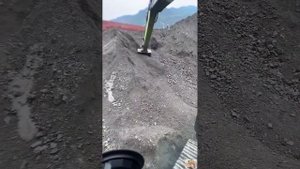 Строительство, разгрузка баржи
