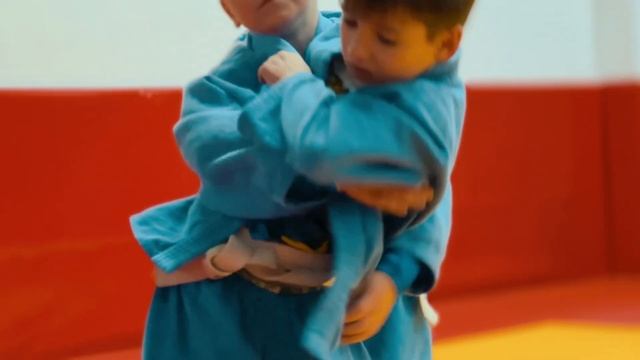 Тренировочный процесс по ДЗЮДО у школьников ! смотреть онлайн