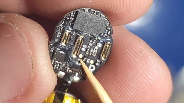 Замена аккумуляторов в наушниках OnePlus Buds Pro. смотреть онлайн