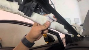 Toyota Prius 2016-2022 снимаем подушку безопасности на стойке