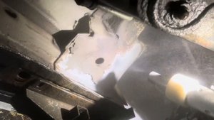 Пескоструйное удаление ржавчины с рамы внедорожника