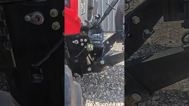 НОВЫЙ YTO 2404 с передней навеской и ВОМ смотреть онлайн