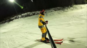 ЗАДНЯЯ СТОЙКА НА ГОРНЫХ ЛЫЖАХ