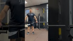 Протяжка штанги на среднюю дельту