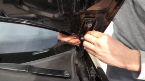 Упоры ( амортизаторы) капота Volkswagen Jetta 6.