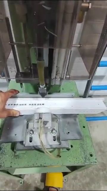 Urban DS 1700 Автоматический шуруповёрт смотреть онлайн