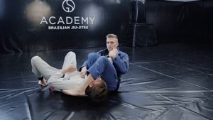 Легкий бросок с упором стопы в живот самбо, дзюдо и джи