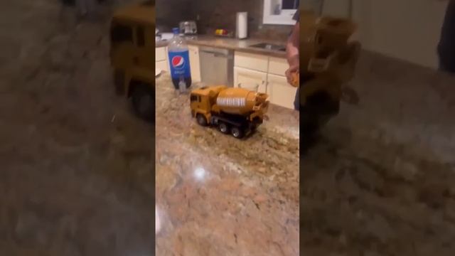 Как правильно замешивать бетон на Новый 2024 год. #новый? смотреть онлайн