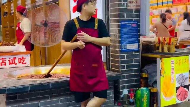 Ночная жизнь НЕОБЫЧНОГО ГОРОДА захватывает, огорчают смотреть онлайн