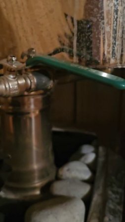 Совмещённая система подача горячей воды из нагревательного бака в закрытую каменку и разбавления