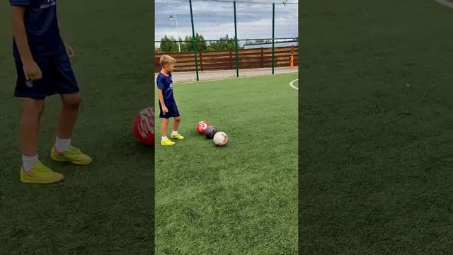 ДОРОГОЙ МЯЧ VS СРЕДНИЙ VS ДЕШЕВЫЙ смотреть онлайн