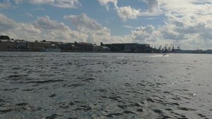 Вид на город Петербург и на реку Неву из под моста!