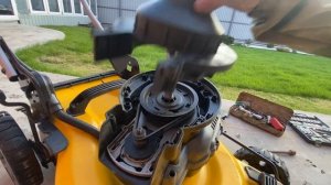 Газонокосилка , ремонт  , вылетел нож с валом