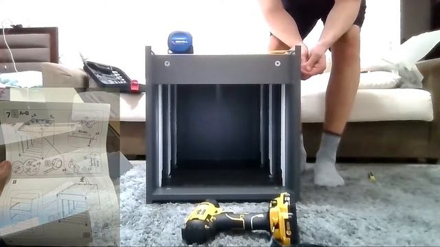 Чел собирает тумбочку HOFF 2.5 часа - С МАТАМИ! смотреть онлайн