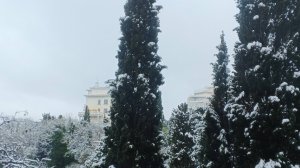 Ялта апрельская-3. Немного городских картинок и военный санаторий "Ялта".