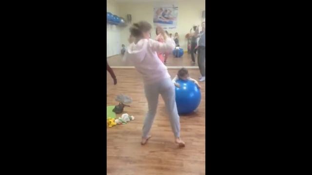 йога для мам и детей смотреть онлайн