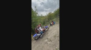 Эндуро Enduro покатушки на трассе где проходил гонка в категории Бронза двухтактник рулит