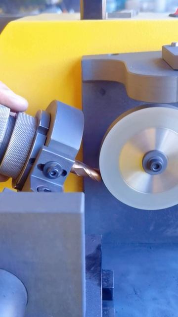 Заточка сферической фрезы #shorts #endmills #заточкаинструме? смотреть онлайн