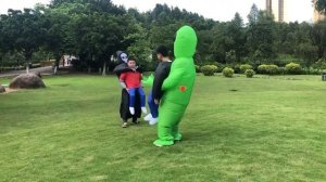 Надувной костюм инопланетянина